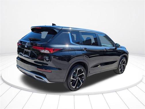 2022 Mitsubishi Outlander SE