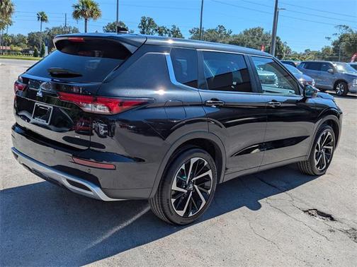 2022 Mitsubishi Outlander SE