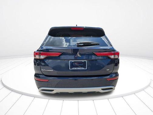Cosmic Blue Metallic 2024 Mitsubishi Outlander SE