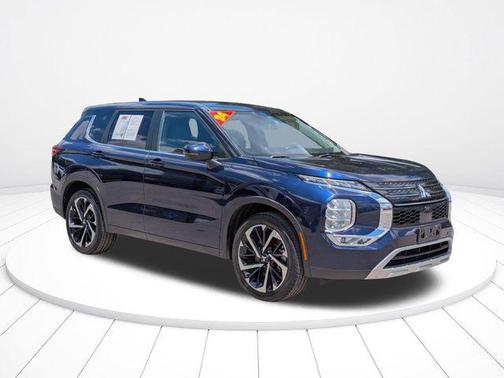 Cosmic Blue Metallic 2024 Mitsubishi Outlander SE