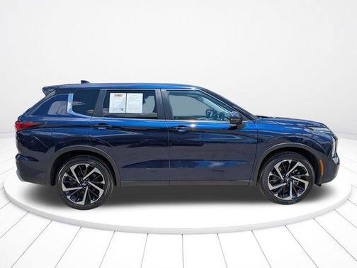 Cosmic Blue Metallic 2024 Mitsubishi Outlander SE