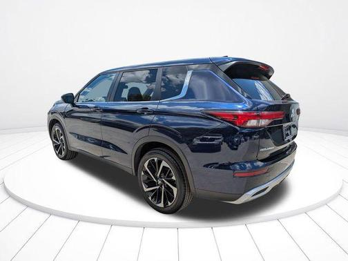 Cosmic Blue Metallic 2024 Mitsubishi Outlander SE