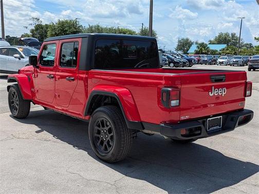 2023 Jeep Gladiator Overland
