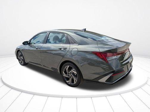 2025 Hyundai ELANTRA SEL