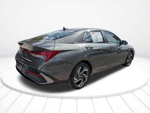 2025 Hyundai ELANTRA SEL