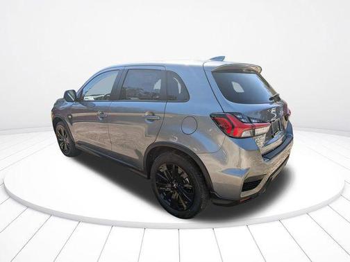 Mercury Gray Metallic 2026 Mitsubishi Outlander Sport 2.0 LE