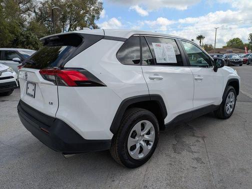 2024 Toyota RAV4 LE