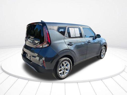 Gravity Gray 2024 Kia Soul LX