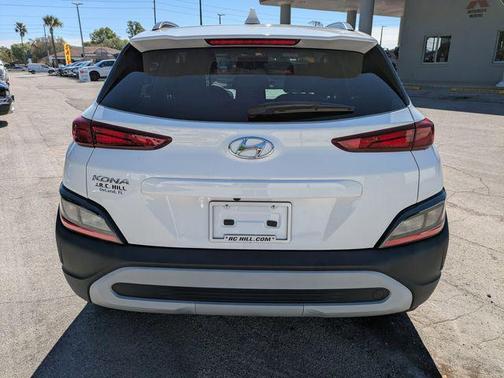 2022 Hyundai KONA SEL