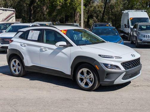 2022 Hyundai KONA SEL