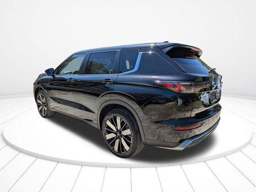 Black Diamond 2024 Mitsubishi Outlander SE 2.5 2WD