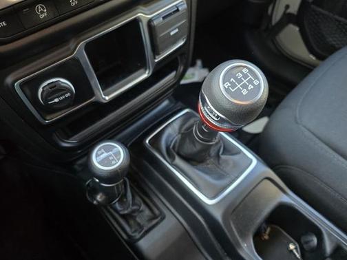 2022 Jeep Gladiator Sport