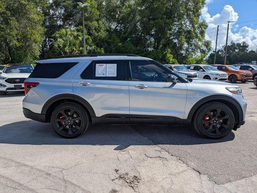 Iconic Silver Metallic 2022 Ford Explorer ST