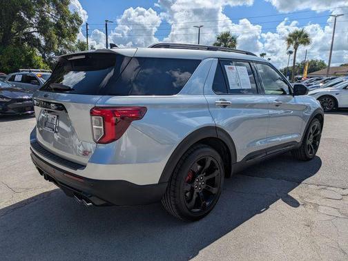 Iconic Silver Metallic 2022 Ford Explorer ST
