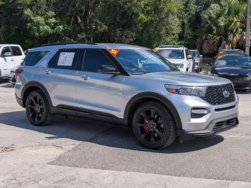 Iconic Silver Metallic 2022 Ford Explorer ST