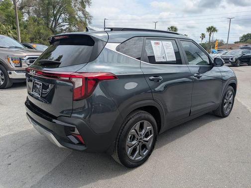 Gravity Gray 2024 Kia Seltos S