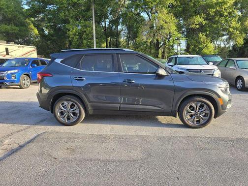 Gravity Gray 2024 Kia Seltos S