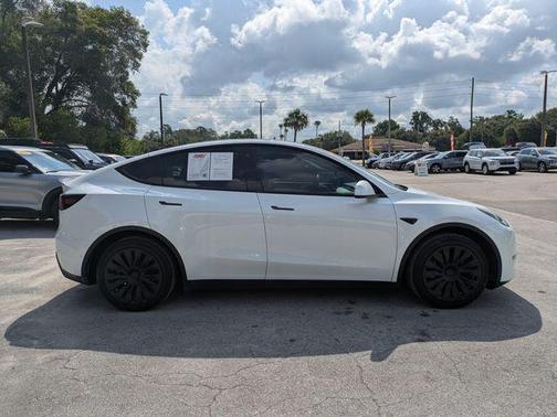 Pearl White Multi-Coat 2022 Tesla Model Y Long Range Dual Motor All-Wheel Drive