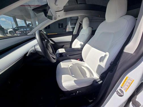 Pearl White Multi-Coat 2022 Tesla Model Y Long Range Dual Motor All-Wheel Drive
