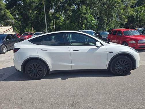 Pearl White Multi-Coat 2022 Tesla Model Y Long Range Dual Motor All-Wheel Drive