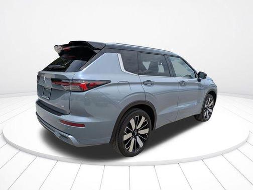 Moonstone 2026 Mitsubishi Outlander SEL