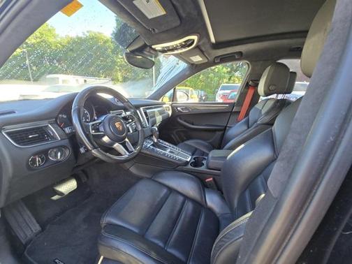 2015 Porsche Macan Turbo