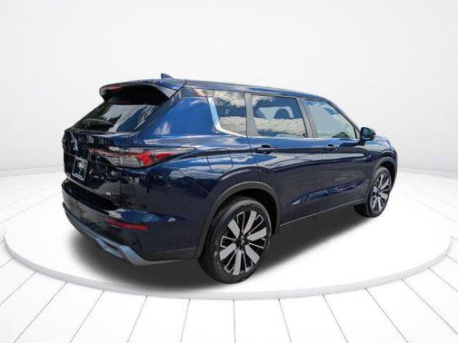 Cosmic Blue Metallic 2026 Mitsubishi Outlander SE