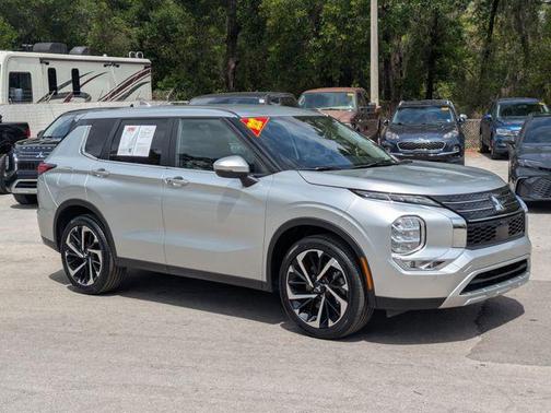 Alloy Silver Metallic 2022 Mitsubishi Outlander SE