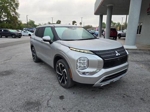 Alloy Silver Metallic 2022 Mitsubishi Outlander SE