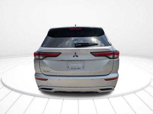 Alloy Silver Metallic 2022 Mitsubishi Outlander SE