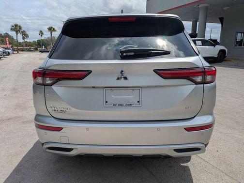 Alloy Silver Metallic 2022 Mitsubishi Outlander SE