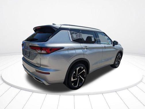 Alloy Silver Metallic 2024 Mitsubishi Outlander SEL 2.5 2WD