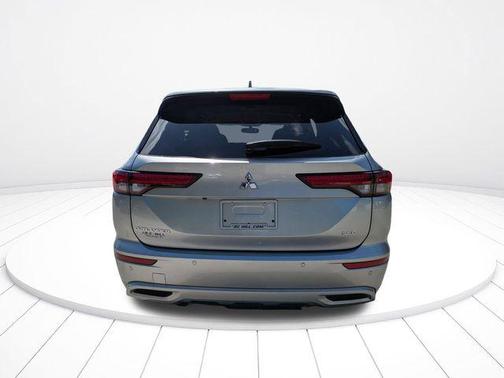 Alloy Silver Metallic 2024 Mitsubishi Outlander SEL 2.5 2WD