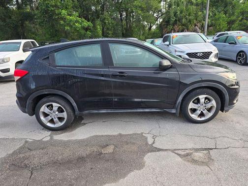 Crystal Black Pearl 2019 Honda HR-V LX