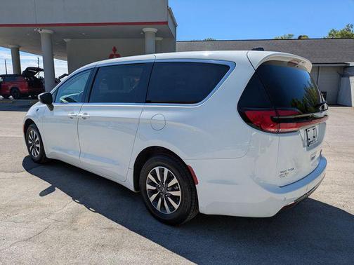 2023 Chrysler Pacifica Hybrid Touring L