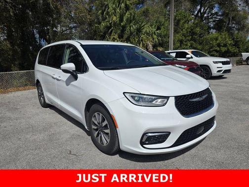 2023 Chrysler Pacifica Hybrid Touring L