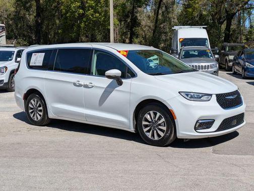 2023 Chrysler Pacifica Hybrid Touring L