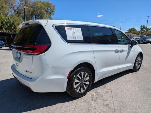 2023 Chrysler Pacifica Hybrid Touring L