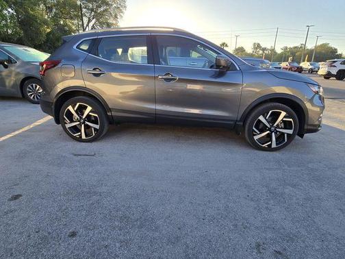 Gun Metallic 2022 Nissan Rogue Sport SL