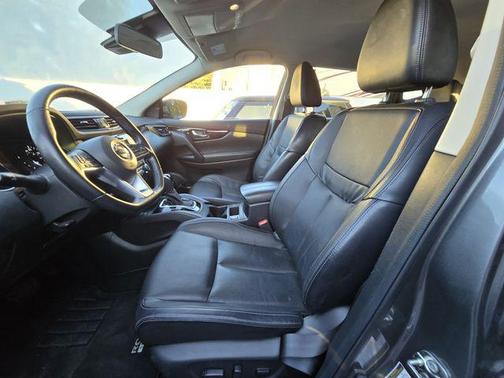 Gun Metallic 2022 Nissan Rogue Sport SL
