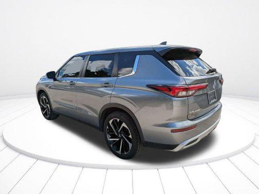 Mercury Gray Metallic 2024 Mitsubishi Outlander SE