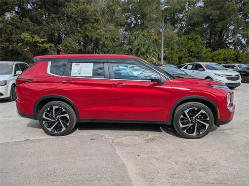 2022 Mitsubishi Outlander SE