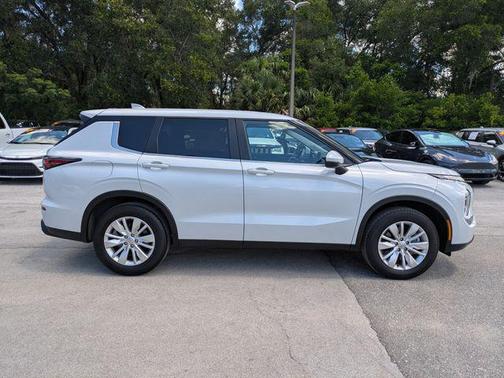 White Diamond 2026 Mitsubishi Outlander ES S-AWC
