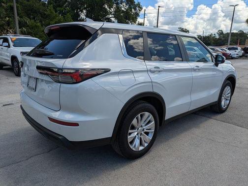 White Diamond 2026 Mitsubishi Outlander ES S-AWC