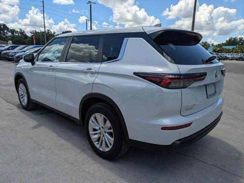 White Diamond 2026 Mitsubishi Outlander ES S-AWC