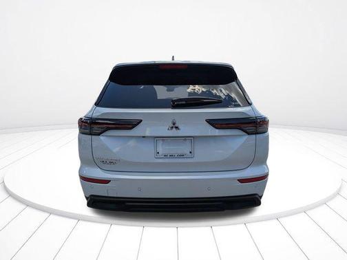White Diamond 2026 Mitsubishi Outlander ES S-AWC