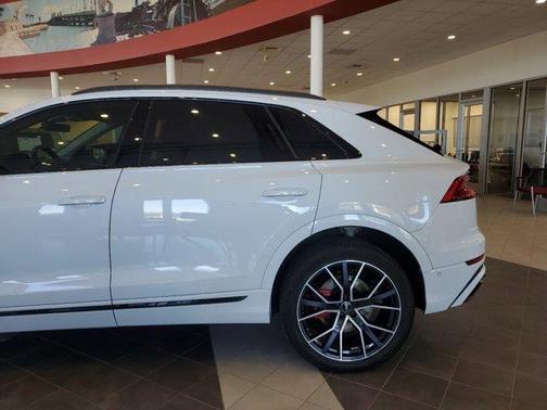 Photo 3 of 36 of 2019 Audi Q8 3.0T Premium
