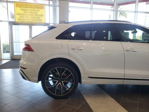 Photo 5 of 36 of 2019 Audi Q8 3.0T Premium