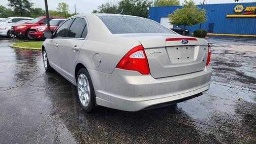 Gray 2010 Ford Fusion SE