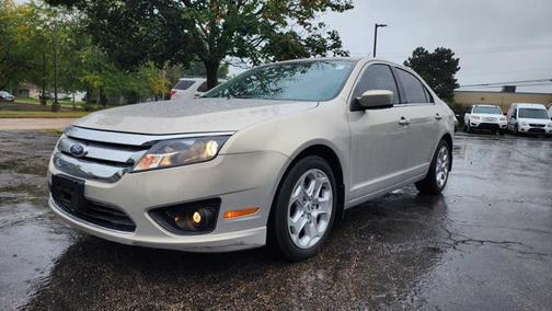 Gray 2010 Ford Fusion SE